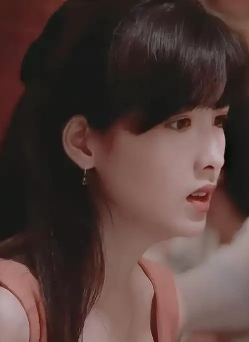 周慧敏年轻时照片曝光,美得倾国倾城,实力碾压如今一线女星!