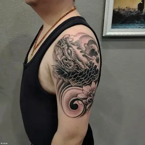 大臂鳌鱼遮盖大臂图腾_纹身吧社区 - 纹身大咖