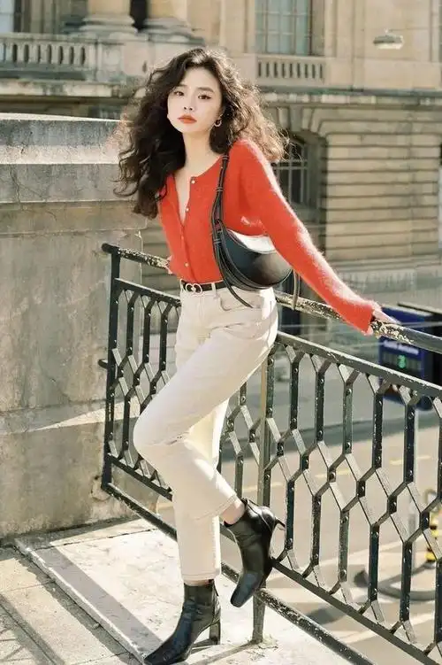 复古港风,那是九十年代的时尚热潮,由中国香港的女演员们点燃,散发出