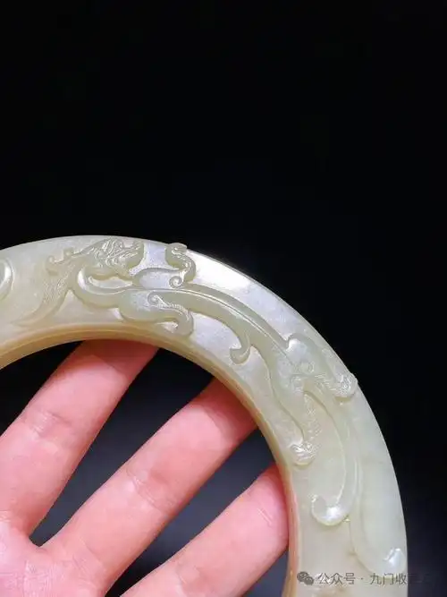 清中期 和田玉籽料 青白玉 龙凤纹 环形盖盒