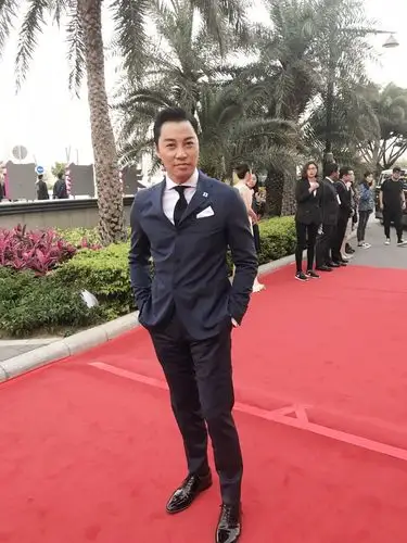 谭耀文颁奖吴刚 台上自称:我是中国香港演员