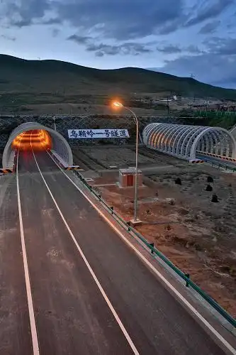 连霍高速乌鞘岭特长隧道群正式通车