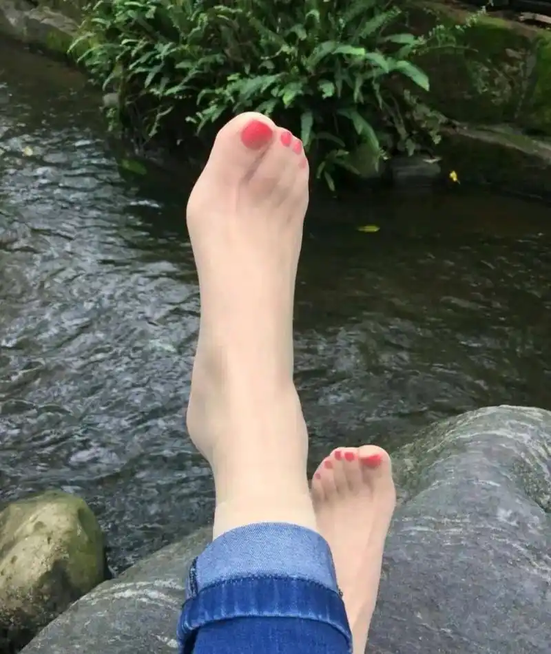 刚做的指甲 好看吗#性感小脚