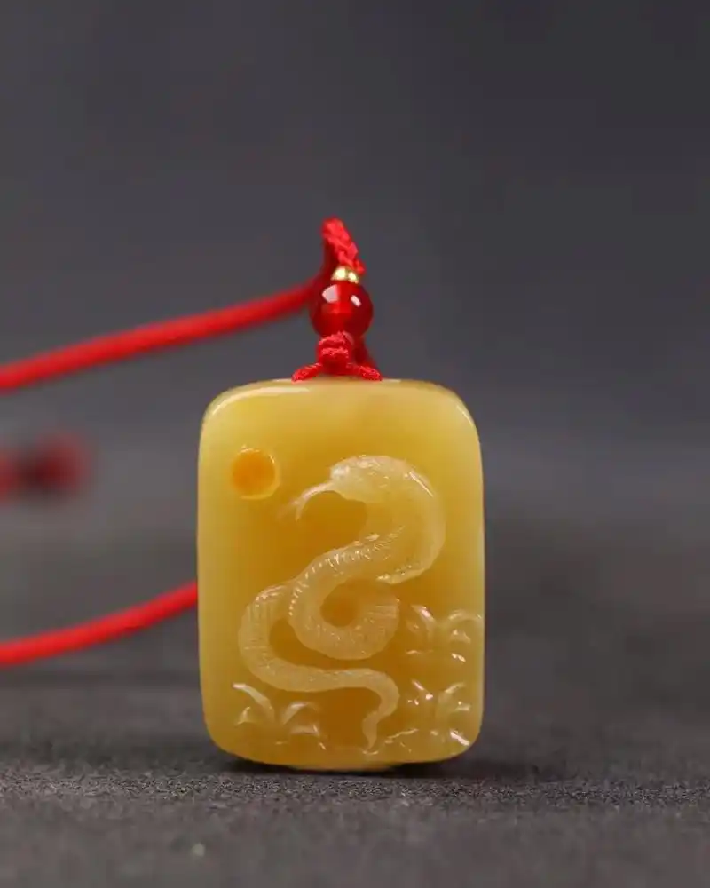 蜜蜡雕刻件生肖蛇欣赏