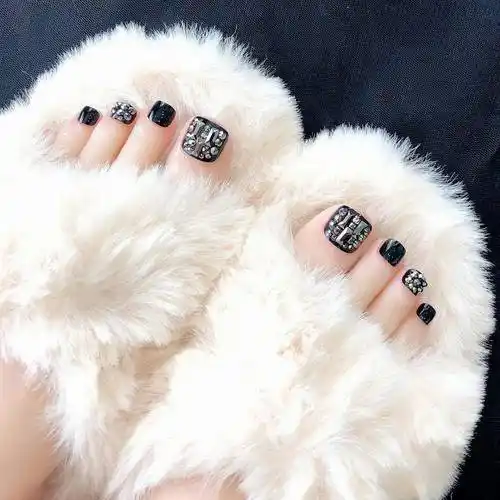 20款彩色脚趾甲美甲!显白又可爱,看看有你喜欢的吗?_墨镜_黑绿色_气质