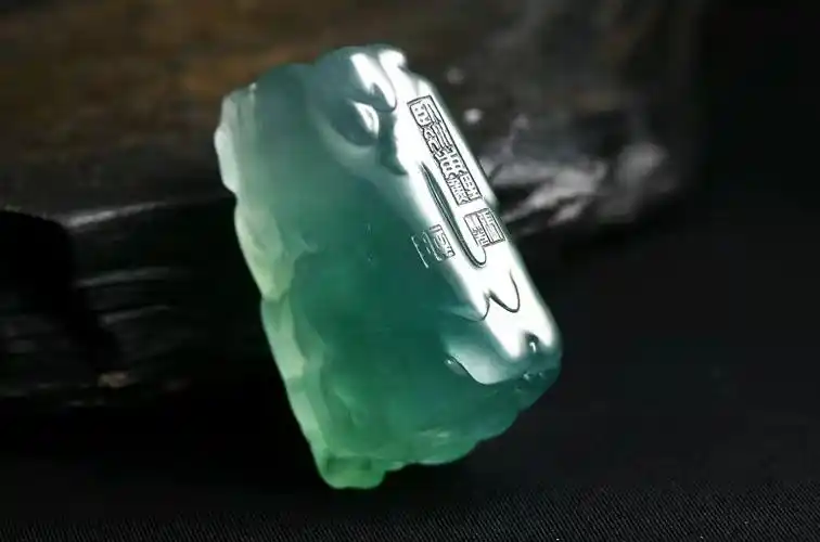 极品龙石种翡翠《卧冰求鲤》,玉雕大师张炳光作品 - 知乎