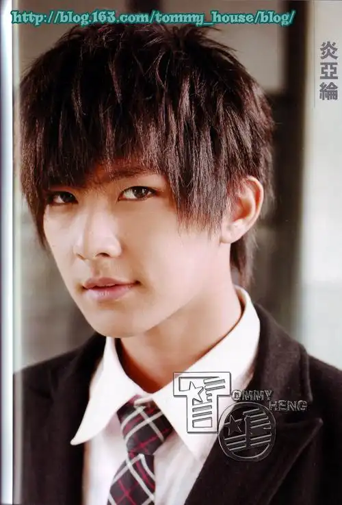 能放在qq面板上的炎亚纶照片,,跪求