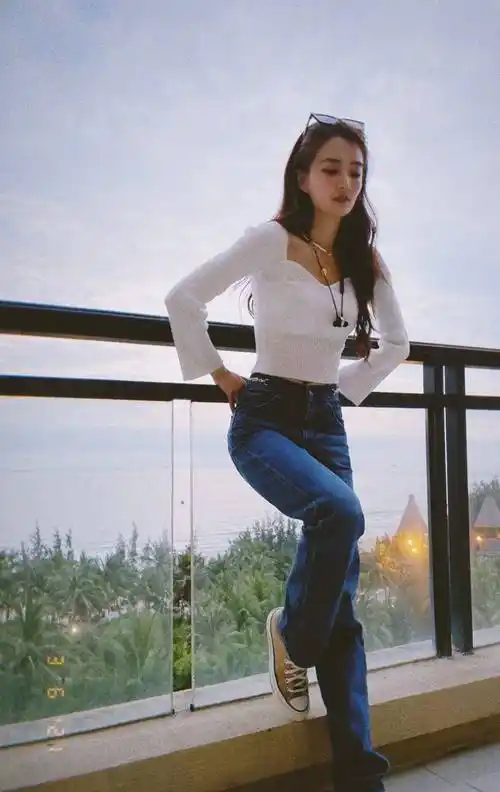 徐璐身材太迷人,穿露脐装秀"蚂蚁腰",这线条羡慕极了_效果_造型_时候