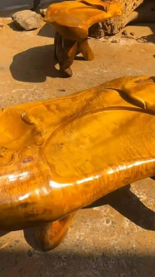 超级壮观的金丝木的茶桌,正好拿出来晒太阳,快要发霉了