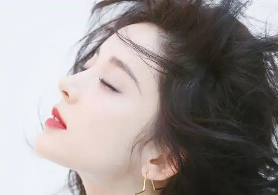 古力娜扎侧脸写真图片壁纸,肤白如雪,美若天仙_高清图集_新浪网