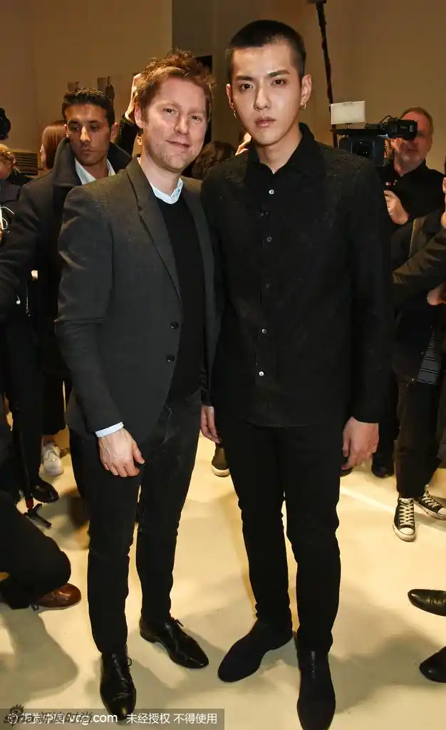 小爷吴亦凡burberry处女秀 酷感运动风帅炸