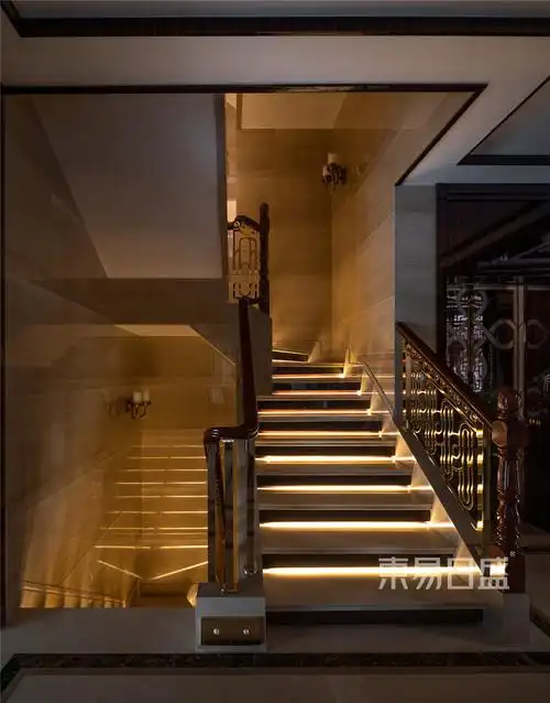 发送到手机                    其他 新中式风格楼梯