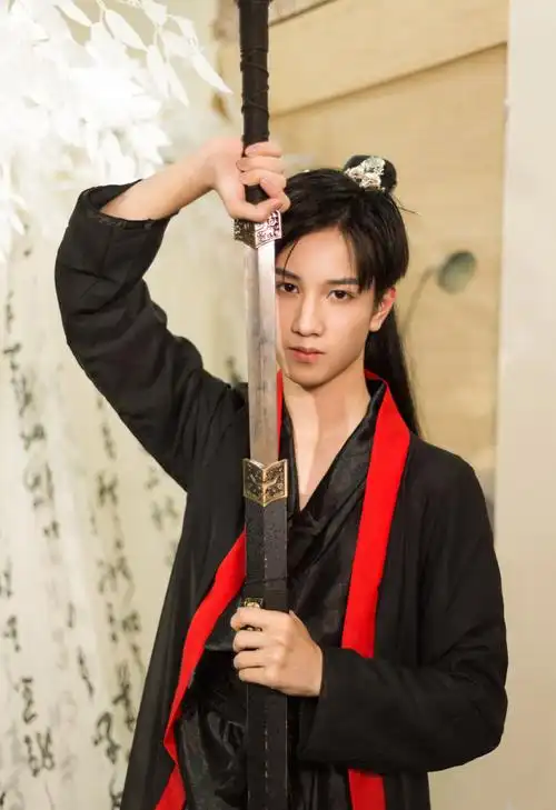 tf家族敖子逸古风帅气写真图片58