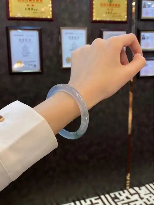 没有哪个女人能拒绝的美78超心动的翡翠手镯