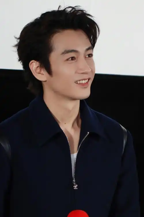 陈晓超话#小日子微博追剧团#朱劲草这是看到了什么吗@陈晓#微博追剧团