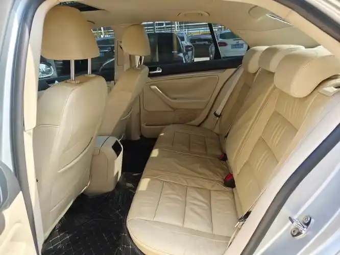 新到一辆大众速腾1.6l自动挡带天窗,个人一手车,实表