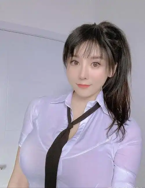 刘太阳翘臀女神曲线完美人称凹凸曼成了全场的焦点