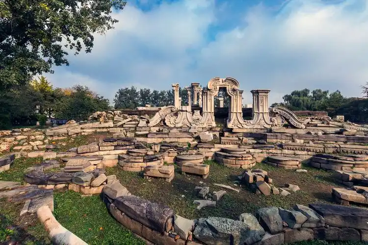 p>圆明园遗址公园位于北京市 a target="_blank" href="/item/海淀区