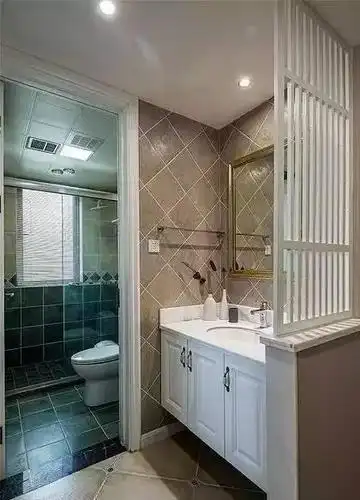 卫生间太小设计不了干湿分离?把洗手台搬到外面就好了!