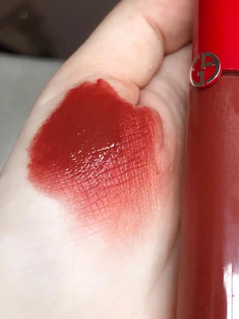 今天晚上来po一只阿玛尼新色206 这只当时看到试色是直击心脏那种