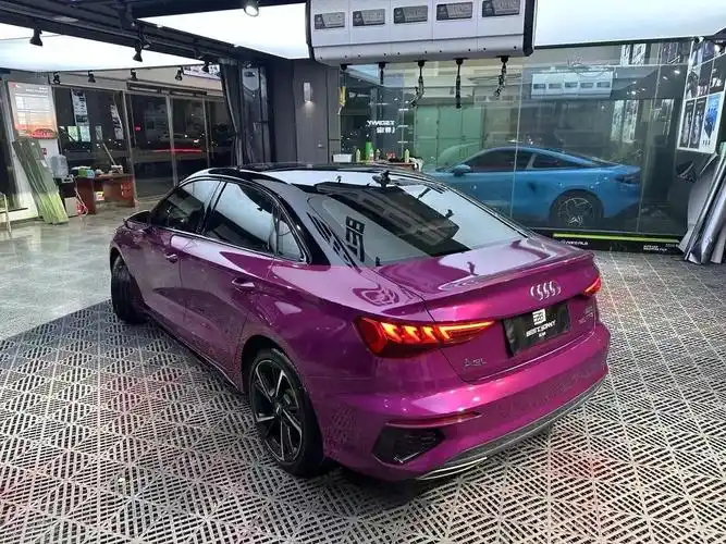 我们在宁波提供汽车贴膜服务,包括奥迪a3l的浆果紫改色贴膜