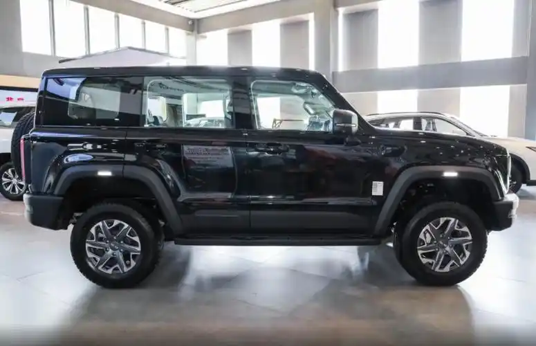 配置全面还有副驾屏,解读北京bj40刀锋版