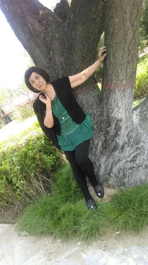 美丽漂亮的大姐(副本)