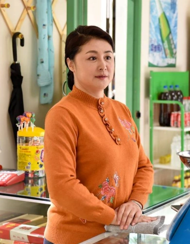 "谢大脚"年轻颜值不输小花?本以为开玩笑,看到年轻时照片太惊艳