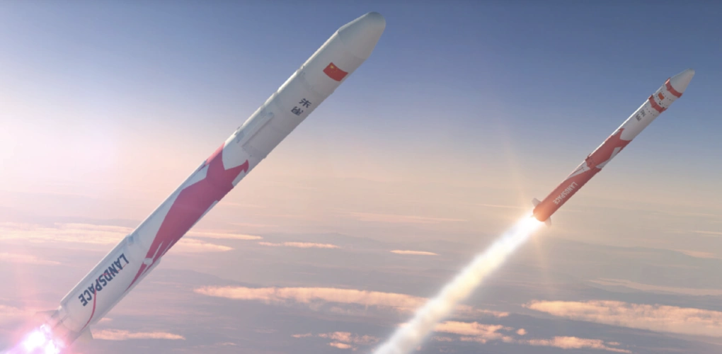 蓝箭航天研制的朱雀一号(右)和朱雀二号(左)运载火箭发射升空的遐想图