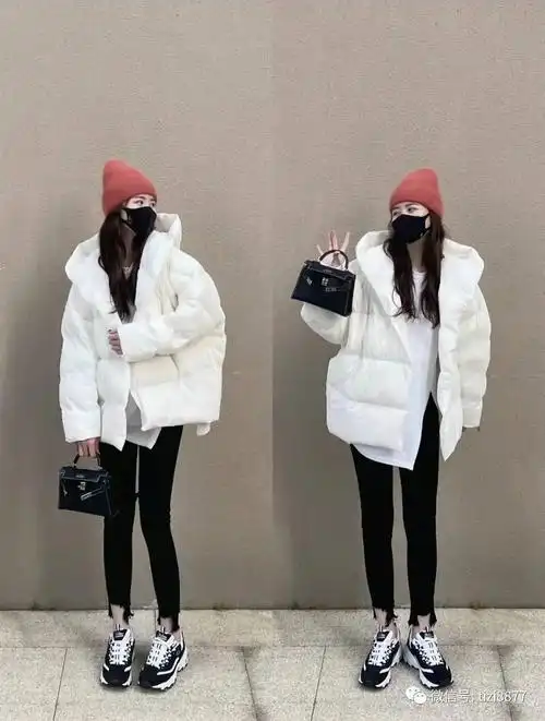 白色短款羽绒服搭配什么裤子好看