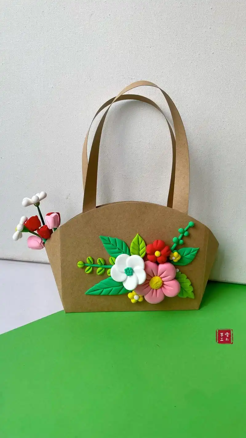 春天主题手工.春暖花开,用卡纸做个收集春天花朵的小包包#亲子 - 抖音