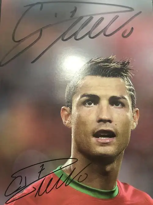 赤裸裸地搞到了几张c罗亲笔签名有铁粉想要的没