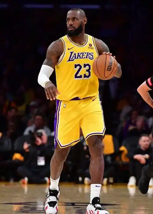 评析莱昂纳德与詹姆斯入选nba阵容的辩证