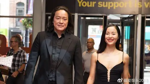 赵汉唐江一燕走红毯