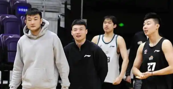辽篮首位离队球员曝光!身高2米06潜力新星遭杨鸣抛弃,能否展现实力?