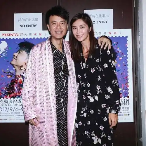 李克勤老婆晒美照庆50岁!