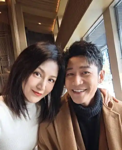 陆毅鲍蕾贴贴照!