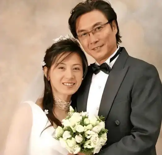 74岁老戏骨刘松仁:迷上小20岁空姐,坦言:已经没了演戏的念头