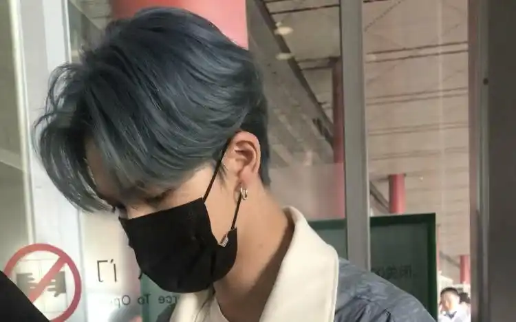 朱正廷绝美雾霾蓝发色