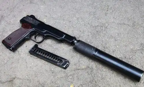 伯莱塔m93r式手枪是伯莱塔公司专门为特种军人设计研发的的专用手枪