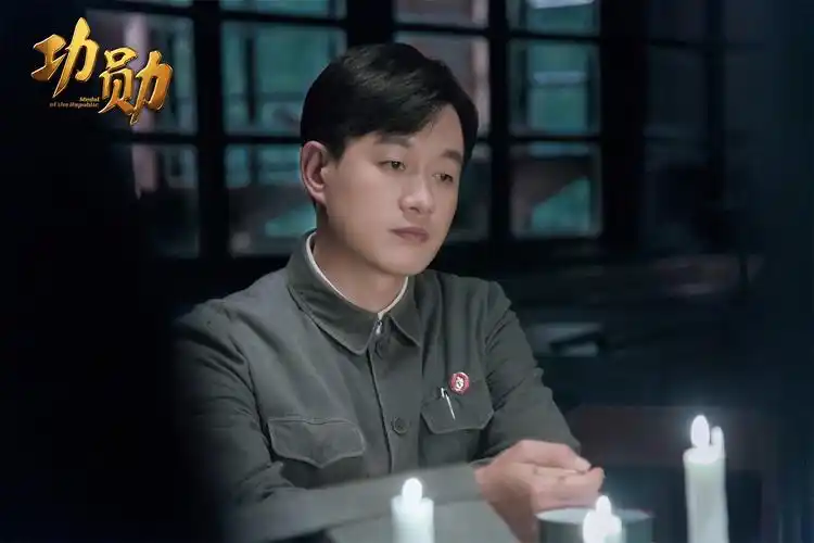 听总导演郑晓龙讲功勋的幕后故事绝不会为了赶工时牺牲作品质量