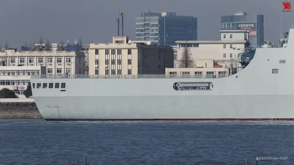 新年看新舰:988沂蒙山号船坞登陆舰近照来了