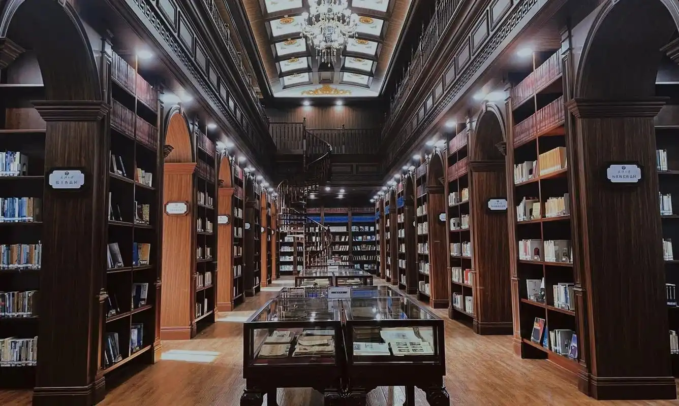 打卡武汉大学霍格沃茨图书馆 我估计是今天全校前几名去总图e馆的 呜