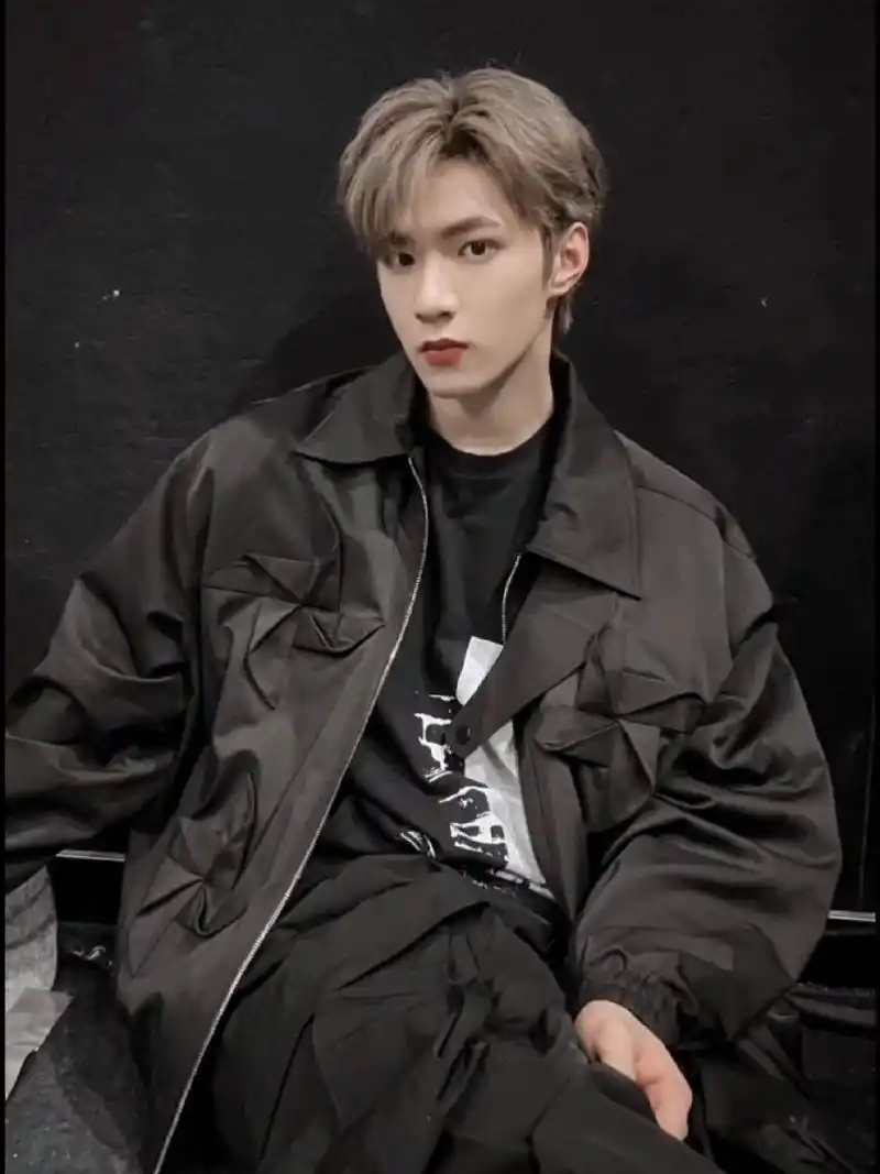 我擦90刘耀文请把金发三七分焊头上帅晕了 cr:去冰五分糖哦