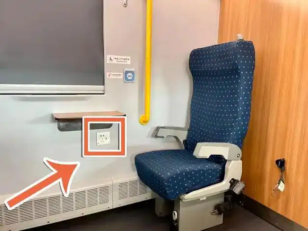 坐火车手机没电快转发这份攻略这些地方可以充电