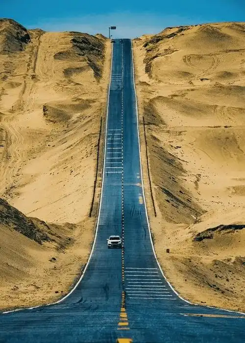 跟着主持人去旅行_新疆_戈壁_石河子