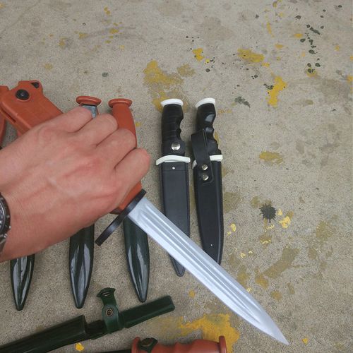 95式橡胶81刺刀m9 模型菜刀影视舞台表演擒拿格斗军训 塑料橡胶刀