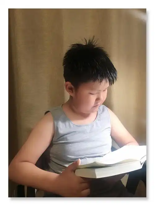 你九岁.生日快乐!超过一百斤的小胖子!希望我们永远是最好的朋友.