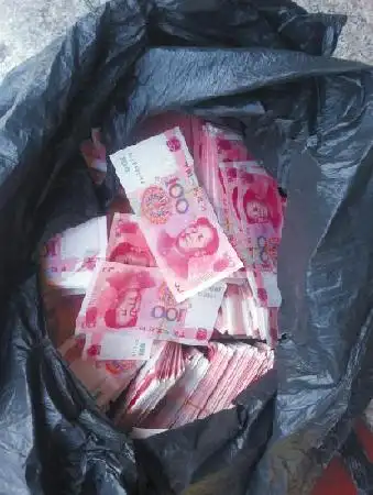四川破获特大贩卖假币案 现场收缴假币128万元