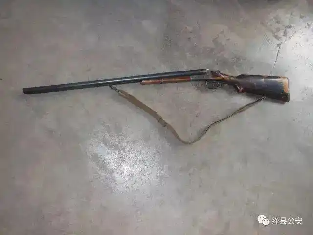 整理父亲遗物发现双管猎枪 绛县男子主动上交警方
